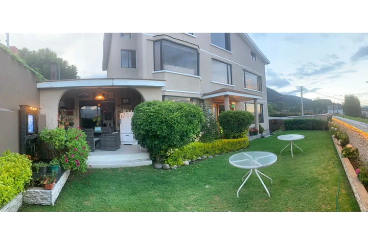 $330000 : Hermosa amplia casa en Cumbayá image 1