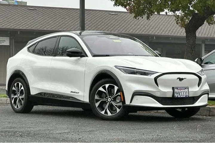 $31286 : Ford Mustang Mach-E 2023 AWD image 2