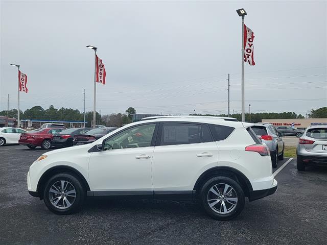 $9990 : PRE-OWNED 2016 TOYOTA RAV4 XLE image 4