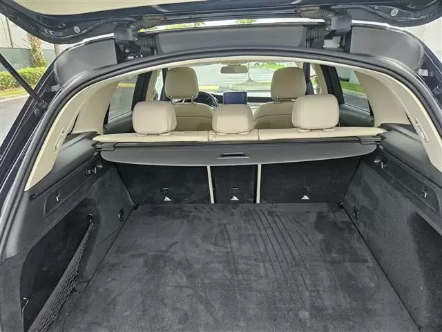 $13700 : Mercedes Benz glc 300 image 6
