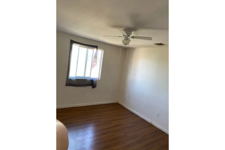 $950 : Rento cuarto image 2