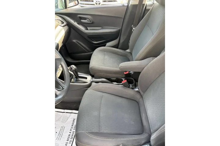 $8999 : 2017 Trax LS image 7