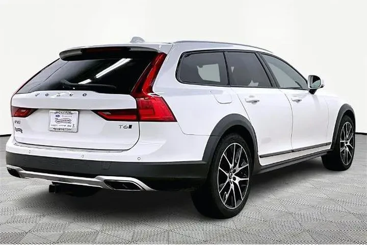 $31900 : Volvo V90 Cross Country 2020 image 2
