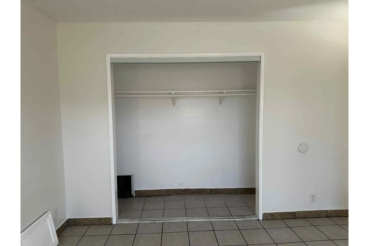 $1000 : Rento cuarto grande image 3