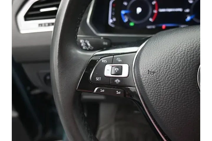 $12998 : Volkswagen Tiguan 2020 SE 4d image 7