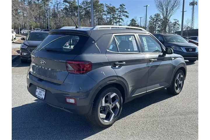 $20015 : Hyundai VENUE 2025 SEL 4dr C image 7