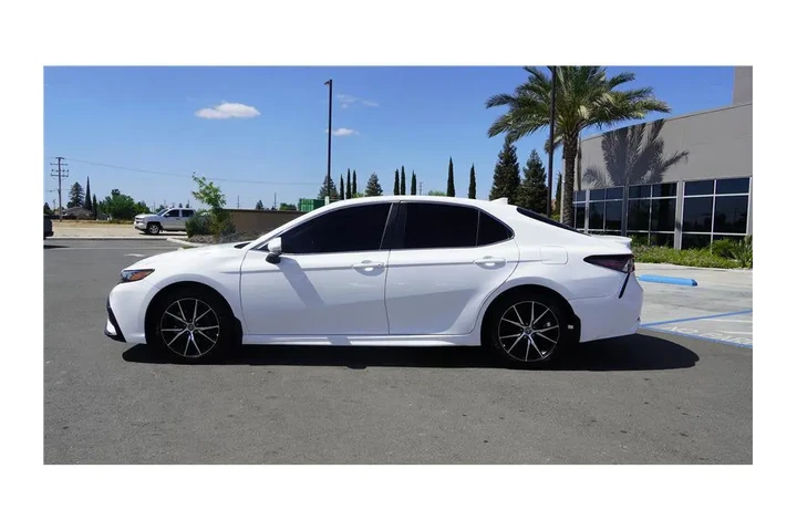 $28984 : 2024 Camry SE Sedan 4D image 9