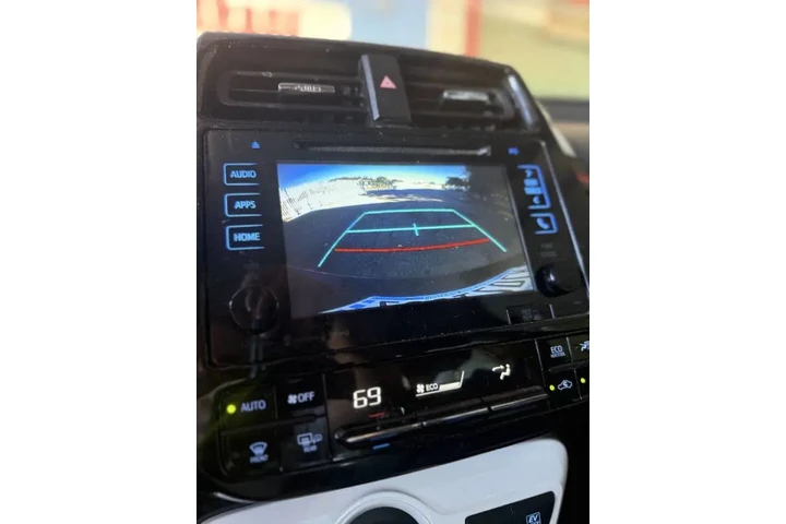 $10990 : 2016 Prius Four image 3