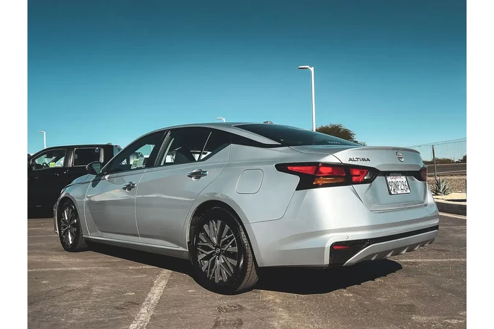 $19997 : Nissan Altima 2023 2.5 SV 4d image 8