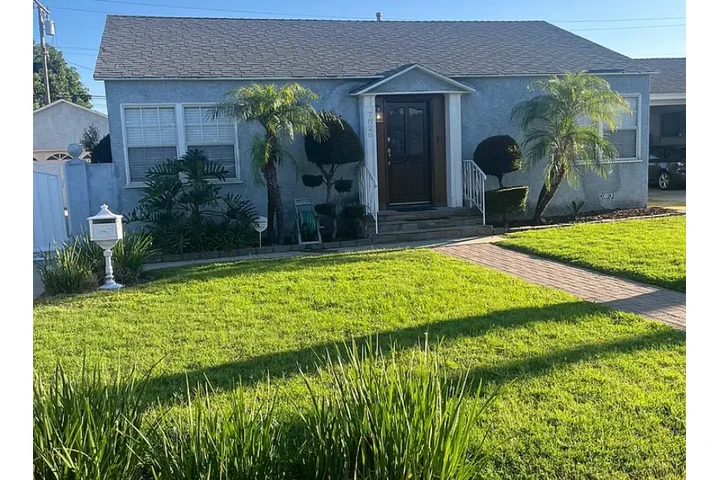 $2400 : Ready to move in. image 1