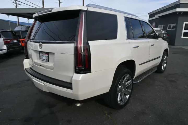 $21998 : 2015 Escalade Luxury image 6