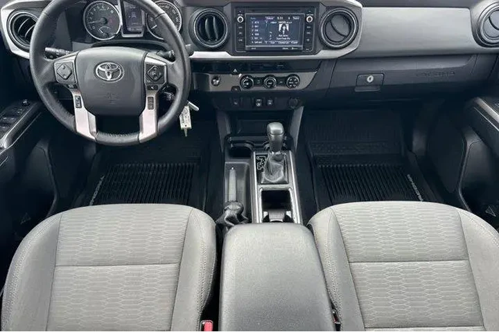 $28900 : Toyota Tacoma 2018 4x2 TRD O image 6