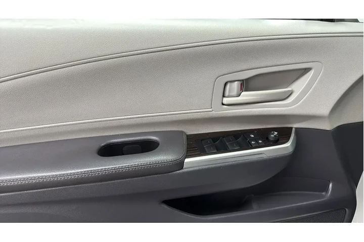 $31591 : Toyota Sienna 2024 LE 8-Pass image 10