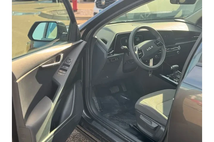 $21875 : Kia Niro 2025 LX 4dr Crossov image 4