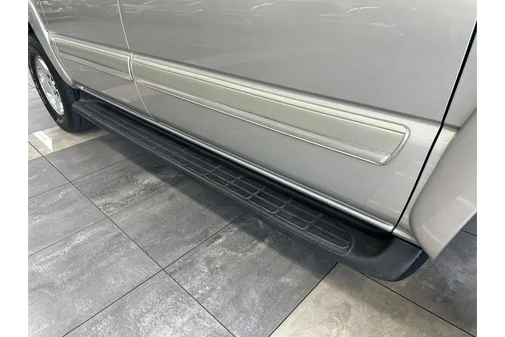 $7000 : Chevrolet Suburban 2004 1500 image 6