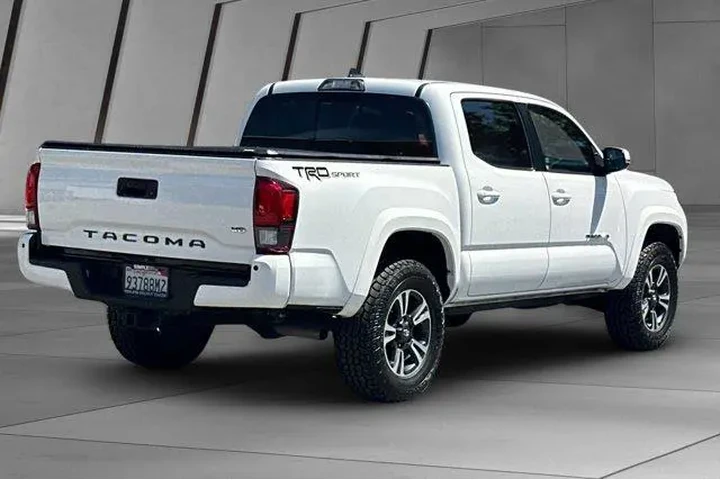 $29900 : Toyota Tacoma 2018 4x2 TRD S image 4