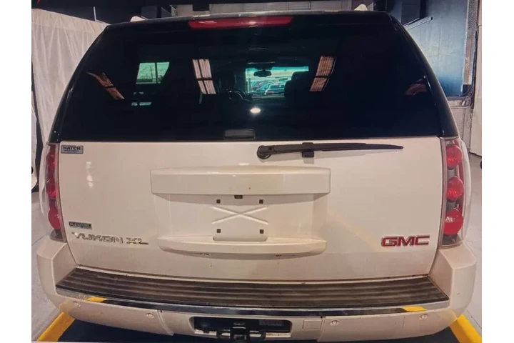 $5995 : 2011 GMC Yukon XL image 3