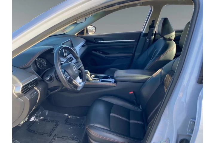 $29070 : Nissan Altima 2023 2.5 SR 4d image 9