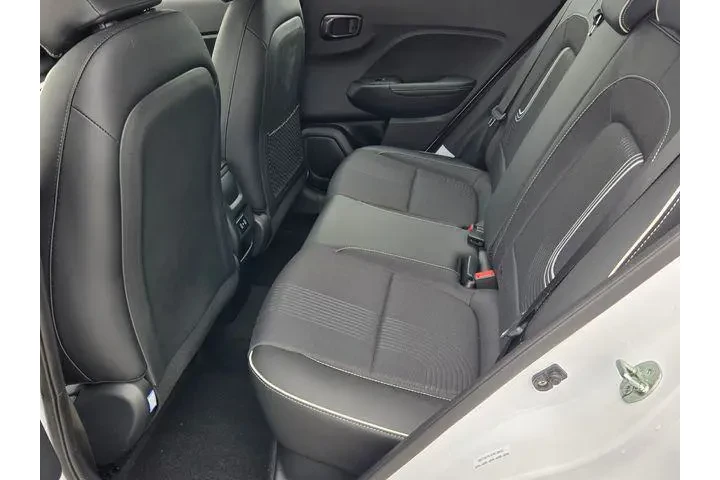 $24585 : Hyundai VENUE 2025 Limited 4 image 7