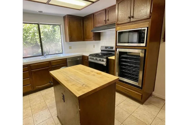 $2580 : 3bed and 2bath Korean town LA image 8