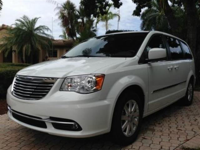 $6900 : 2015 CHRYSLER TOWN & COUNTRY T image 2