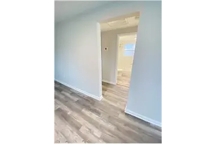 $1900 : Rental property with 3 bedro image 3