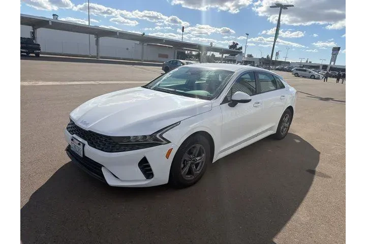 $20800 : Kia K5 2023 LXS 4dr Sedan image 2