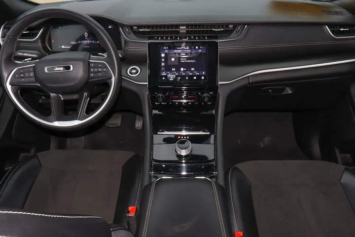 $30488 : 2023 Grand Cherokee Altitude image 10