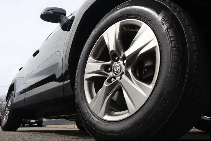 $21181 : Toyota RAV4 2023 XLE 4dr SUV image 10