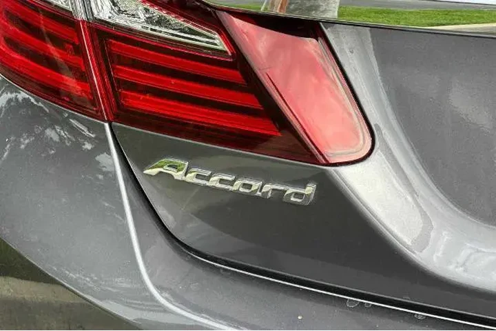 $15387 : Honda Accord 2016 LX 4dr Sed image 9