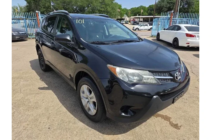 $9800 : 2014 RAV4 LE image 3