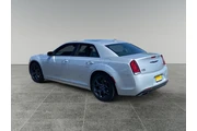 $33089 : Chrysler 300 2023 S V6 4dr S thumbnail