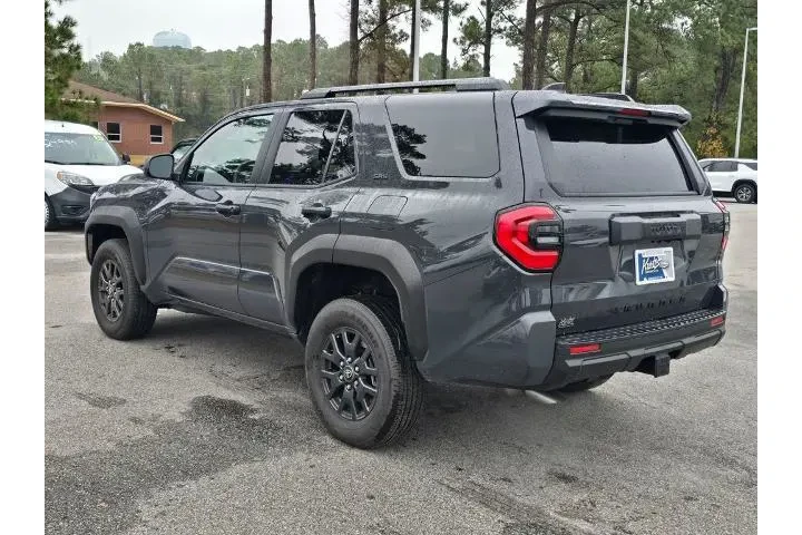 $39491 : Toyota 4Runner 2025 4x2 SR5 image 3