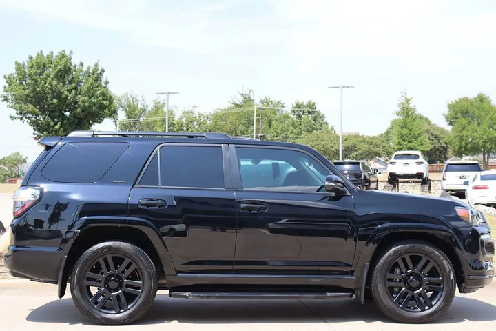 $30993 : 2020 4Runner Limited image 6
