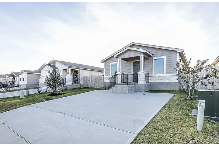 $1250 : HOUSE RENT AVAILABLE LAREDO TX image 8