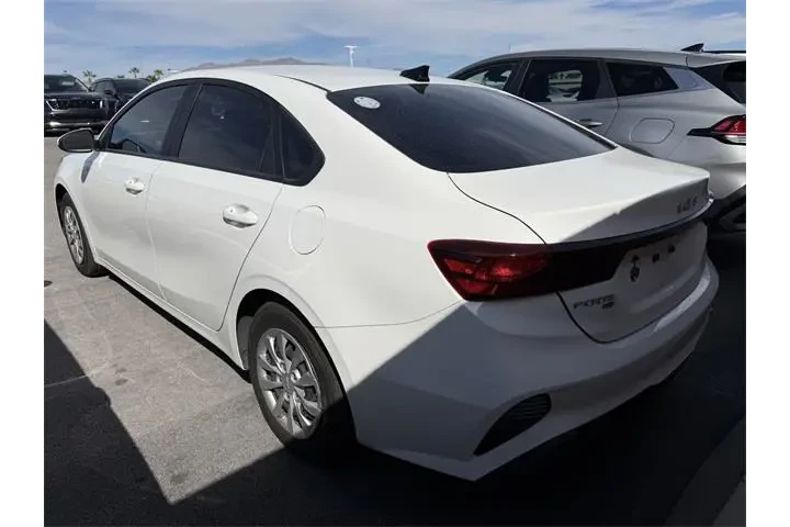 $16988 : Kia Forte 2024 LX 4dr Sedan image 3