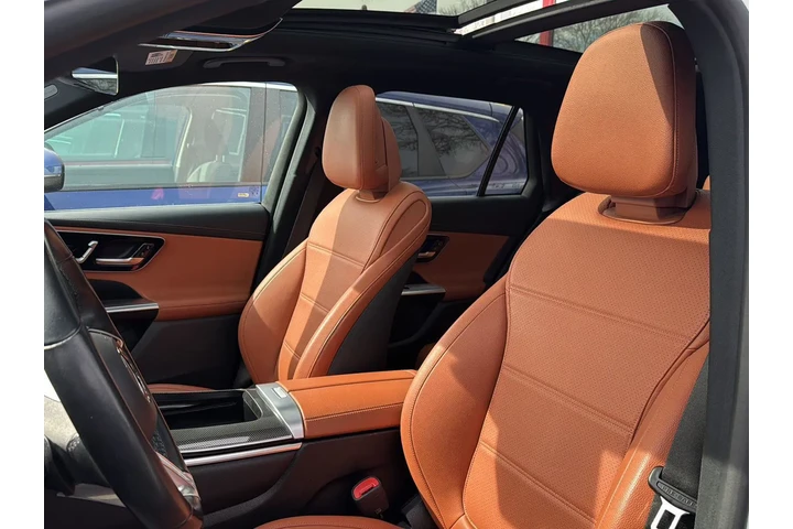 $27990 : Mercedes-Benz GLC 2023 AWD G image 9