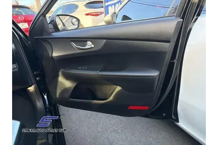 $13995 : Kia Forte 2020 LXS 4dr Sedan image 8