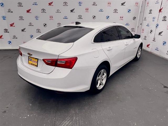 $15995 : Used 2018 Malibu 4dr Sdn LS w image 3