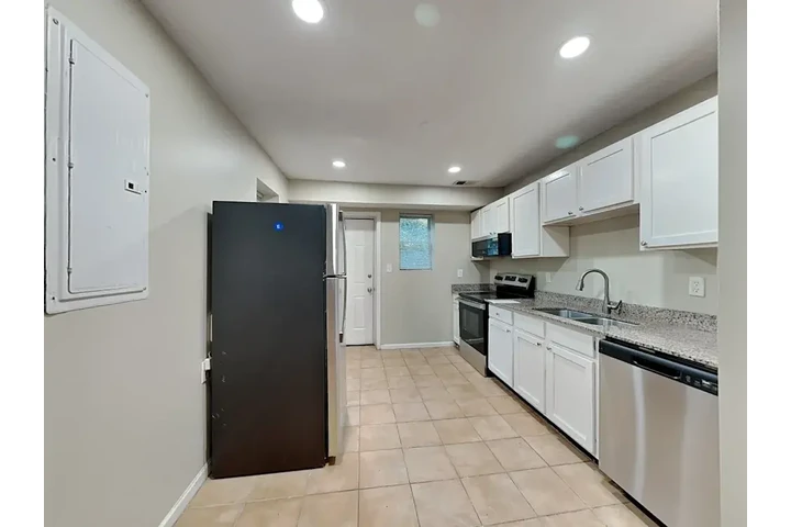 $1380 : Available Apartments All In On image 7