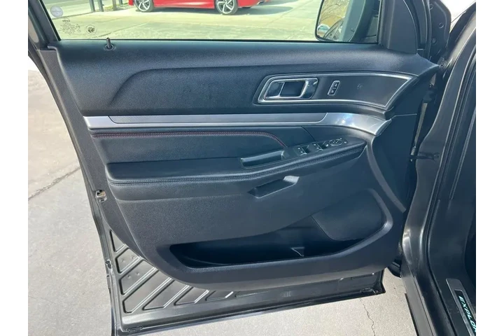 2019 Explorer Sport 4WD image 10