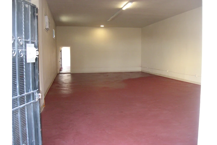 $3500 : Local De Esquina - 1822p2 image 3