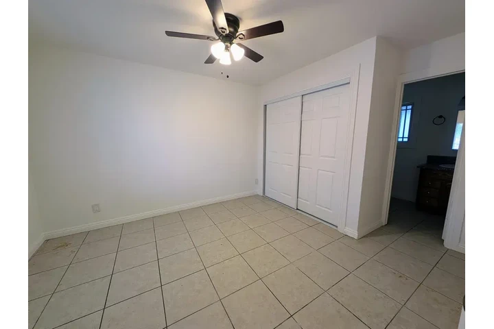 $1400 : Norwalk - Single Family Home image 6