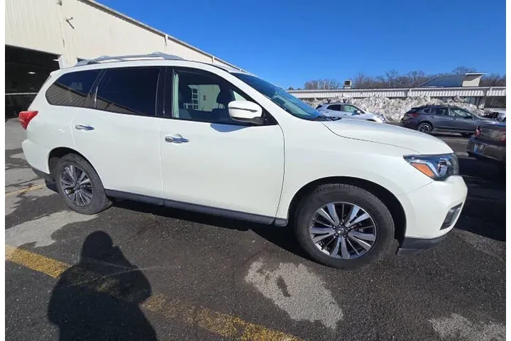 $11995 : 2019 Pathfinder SV image 3