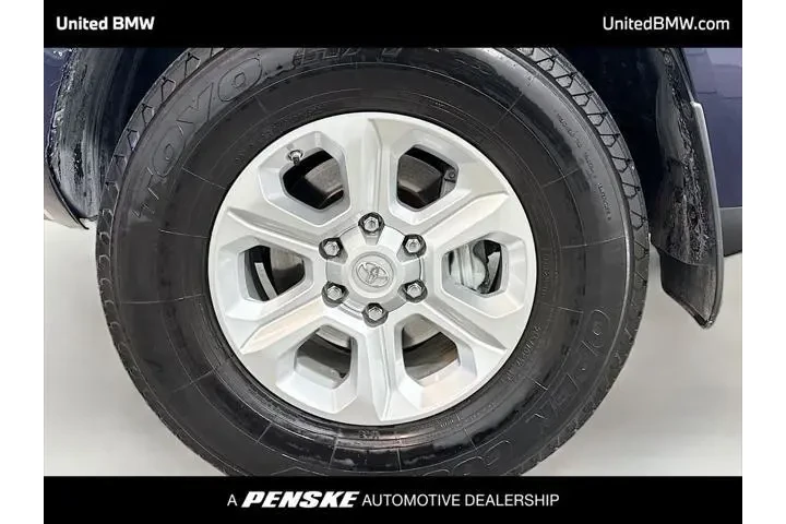 $29995 : Toyota 4Runner 2020 4x4 SR5 image 2