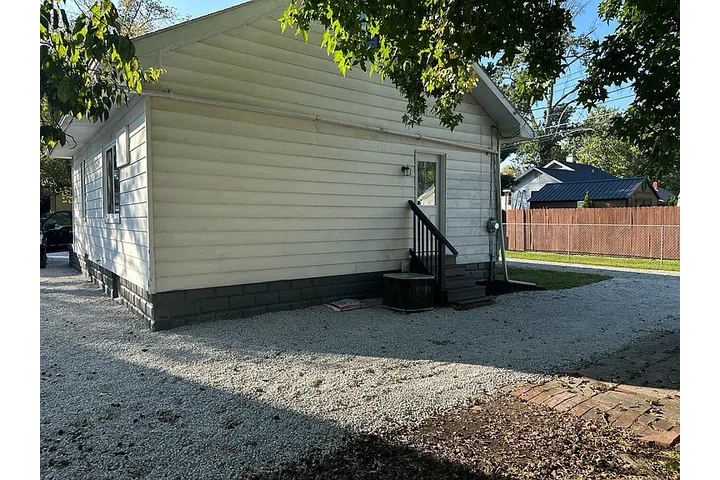 $1000 : SINGLE FAMILY HOUSE image 5
