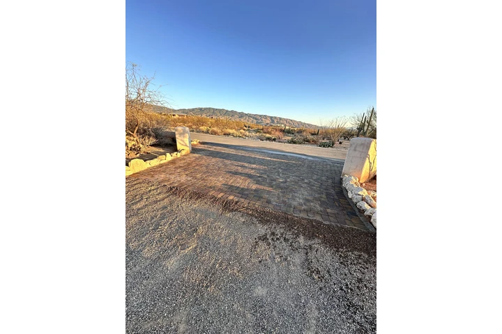 Varas landcaping image 2