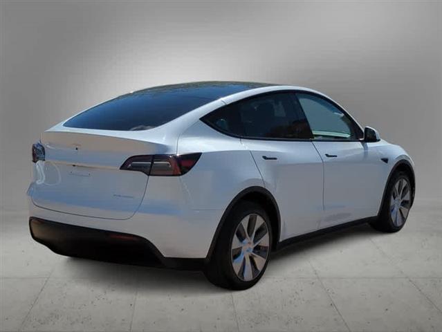 $40990 : Pre-Owned 2023 Tesla Model Y image 5