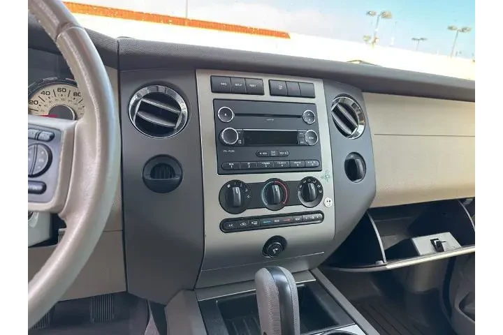 $15000 : Ford Expedition 2012 4x2 XLT image 9