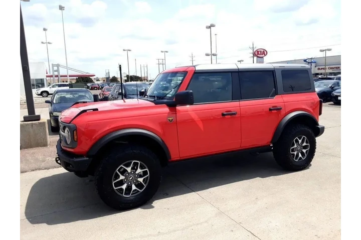 $52495 : 2024 Bronco Badlands image 1